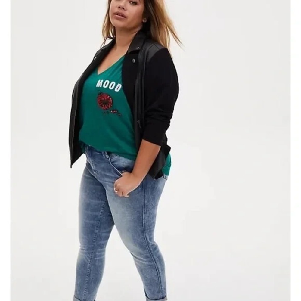 Torrid Mood Sequin Classic Fit V- Neck Tee Size 3X